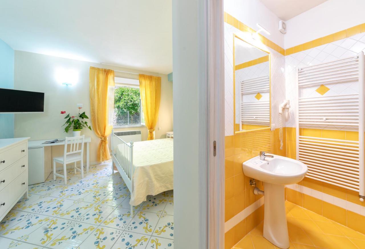 Hotel Il Nespolo Casamicciola Terme Exterior foto
